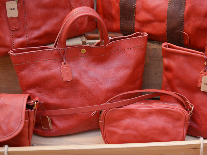 洗い加工の鞄 赤