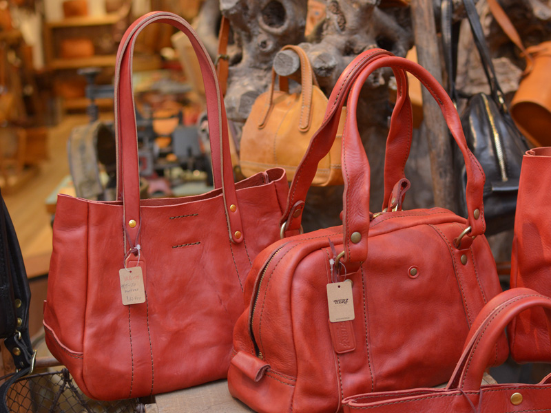 洗い加工の鞄 赤