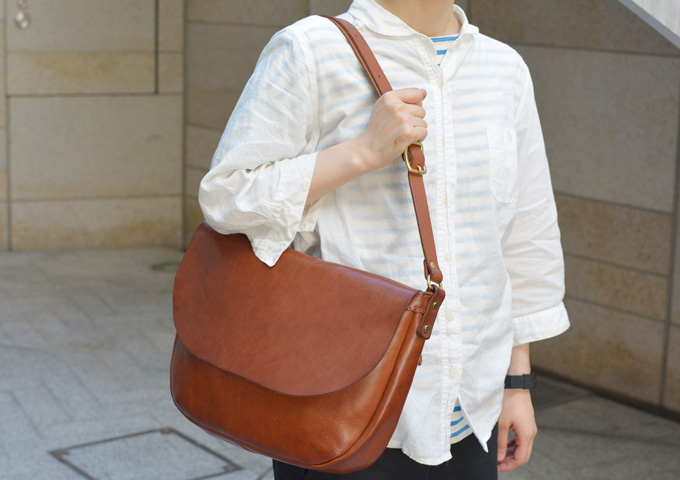 スタッフ愛用品：ショルダーバッグ(G-34)　愛用方法2