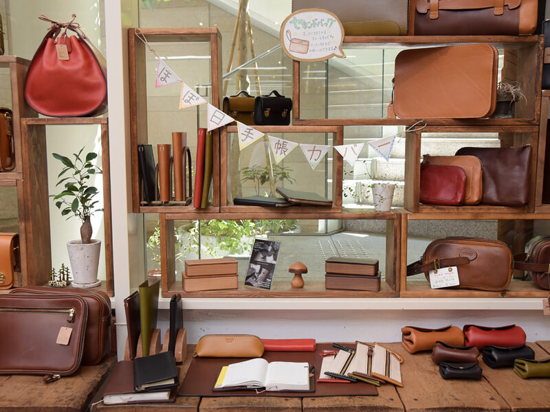 本店では、ほぼ日手帳特設コーナーを展開中!!