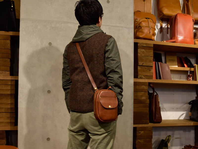 作り手:ムカイのパックンチョポシェット 着用