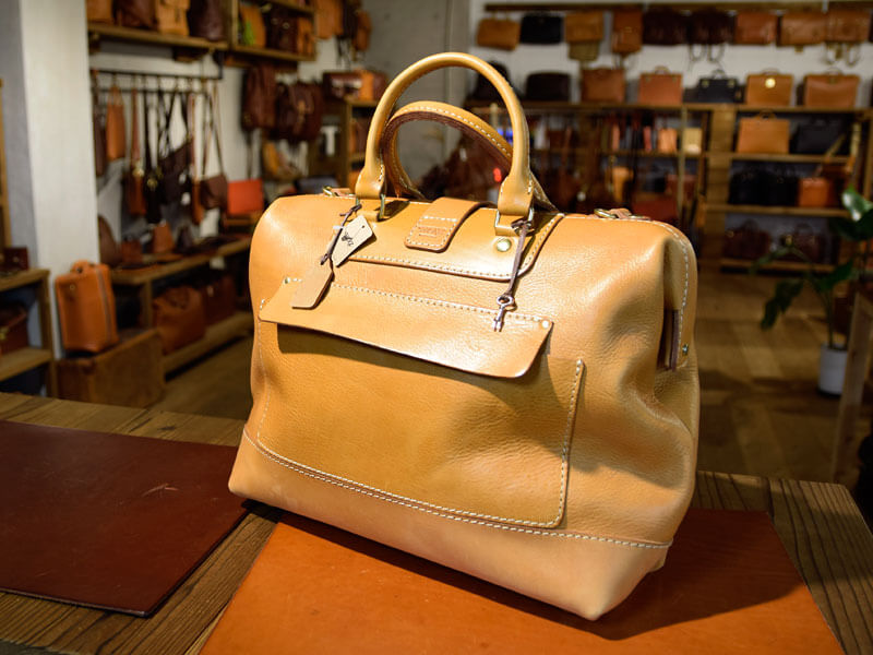 田中の旅モノボストンバッグ 後面