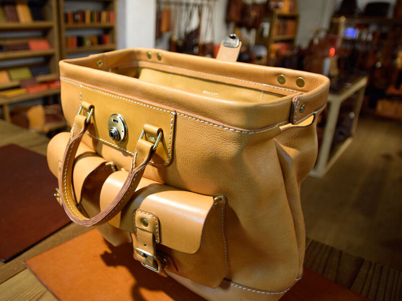 田中の旅モノボストンバッグ オープン