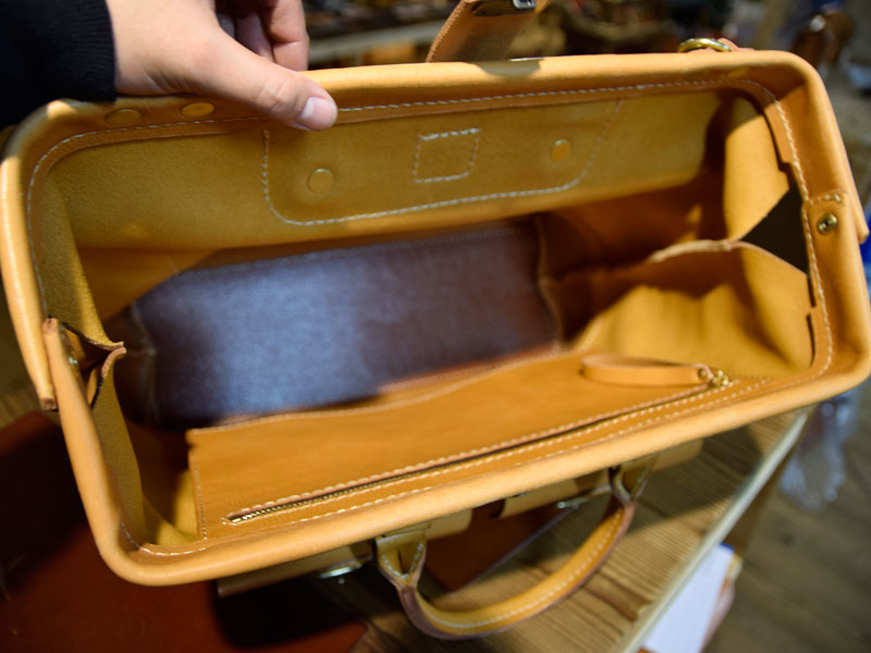 田中の旅モノボストンバッグ 収納部