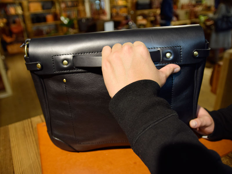 クラシックメールバック 後面