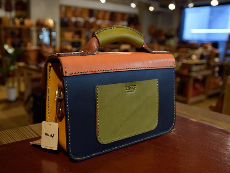 二本ベルトの2wayミニバッグ(CW-67)　後面