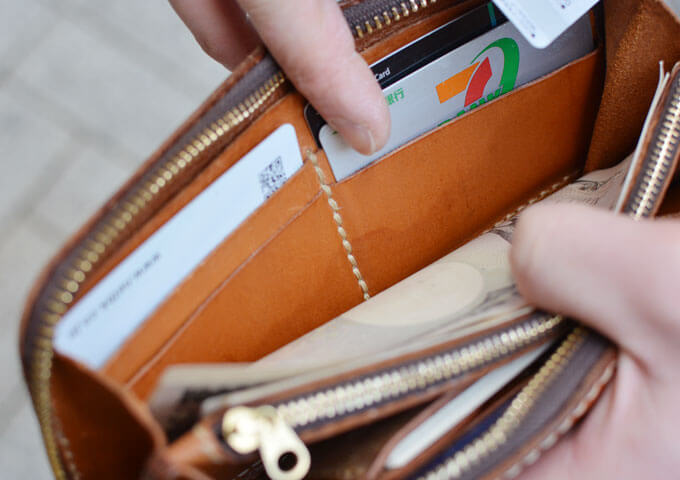 本店スタッフ：金澤「ファスナー長財布」