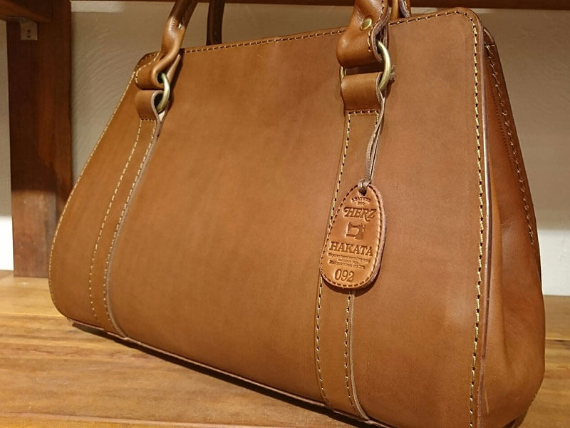 ウーマントート 側面