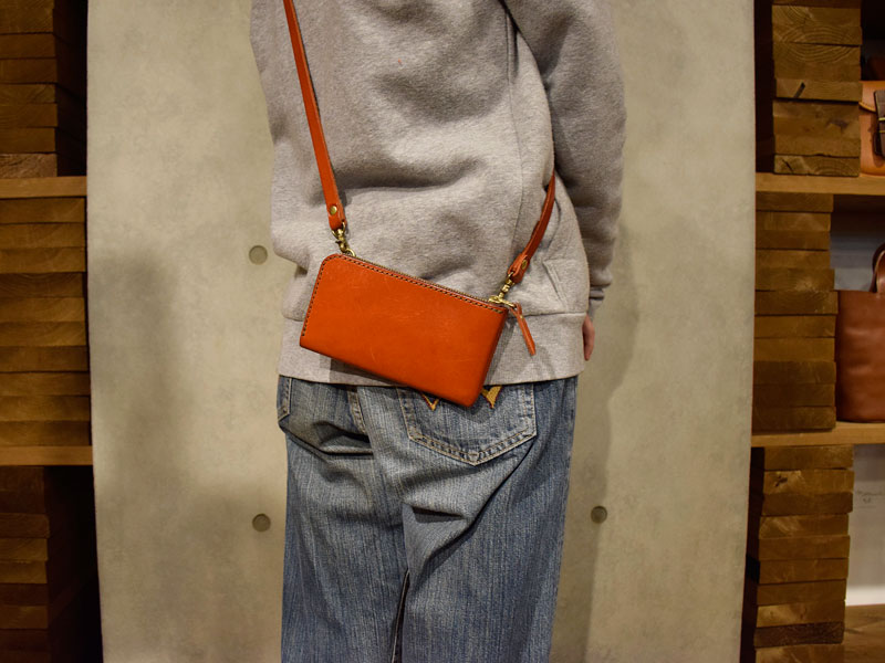 ウォレットポシェット 着用