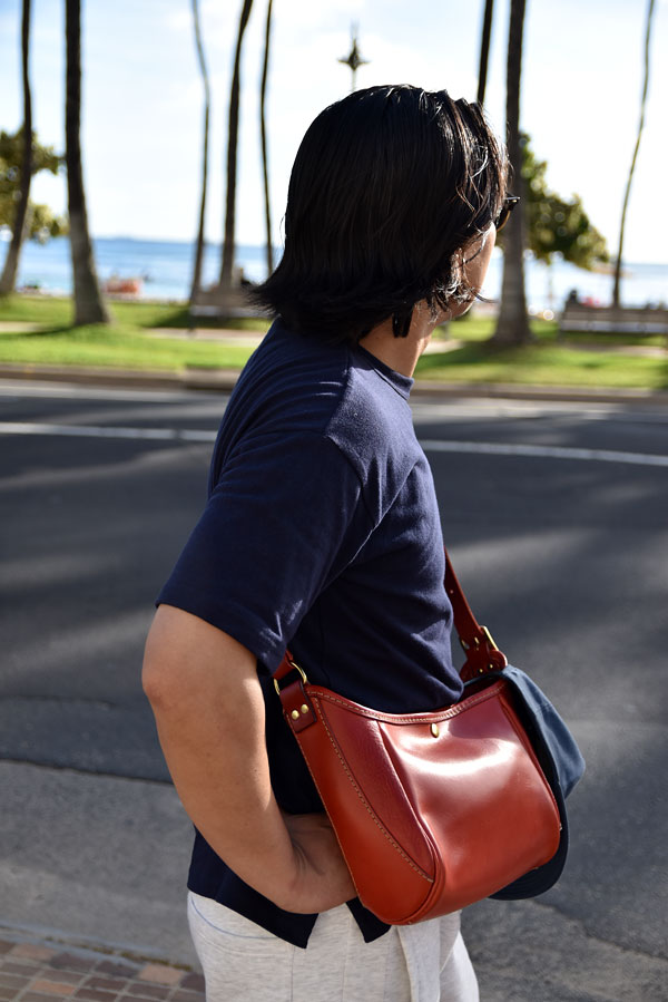 Tショルダーバッグ スタッフ使用例