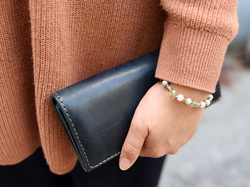 ミッスーリネイビーの長財布(WL-63) 手持ち