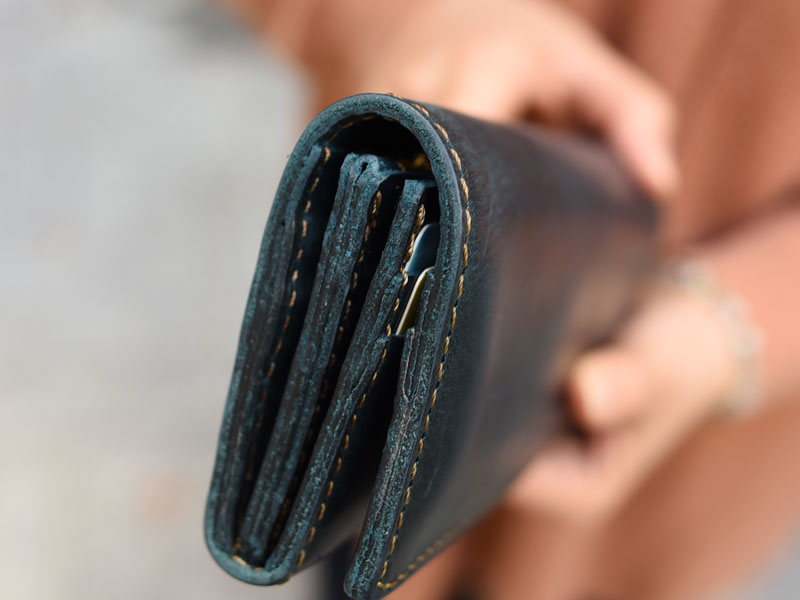 ミッスーリネイビーの長財布(WL-63) コバ面