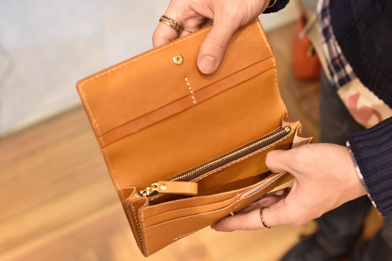 ソフトレザーの長財布 オープン