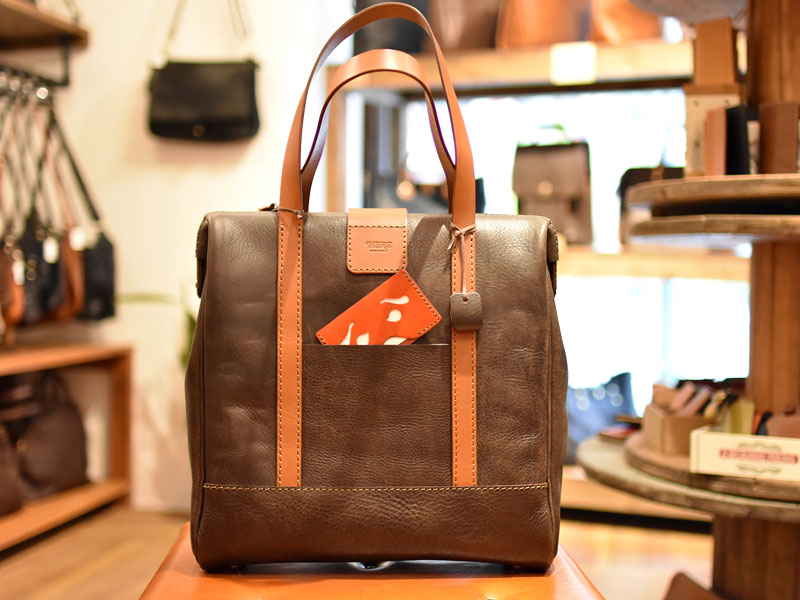 マーベリックの口枠トート 後面