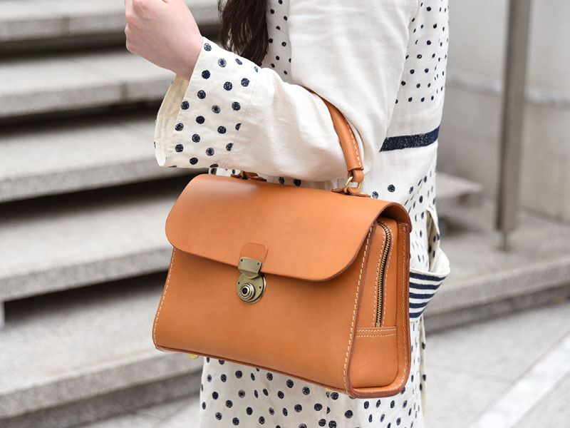 アオリノハンドバッグ(Q-9) 腕掛け