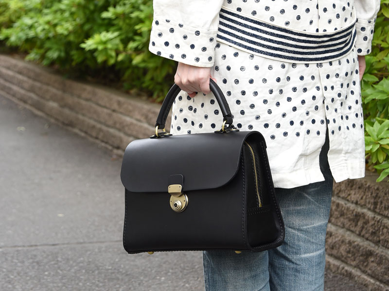 アオリノハンドバッグ(Q-9) 手持ち