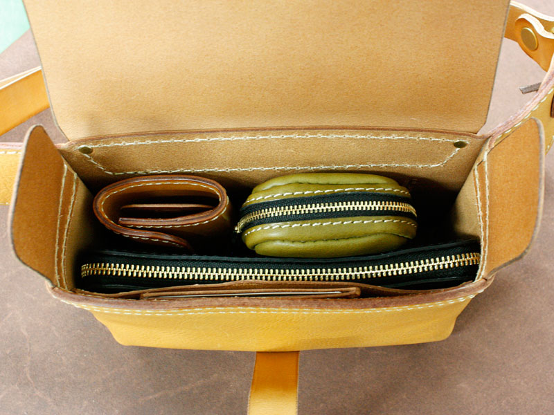 2LBボディーバッグ 収納