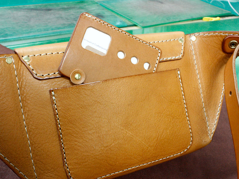 2LBボディーバッグ 後面ポケット