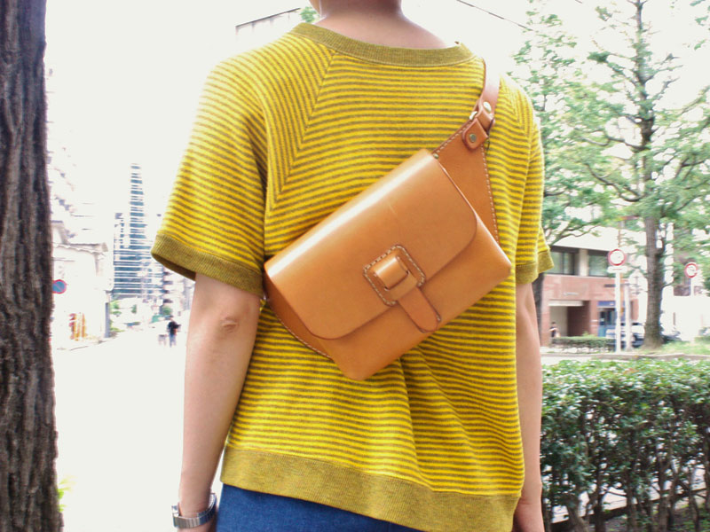 2LBボディーバッグ 着用