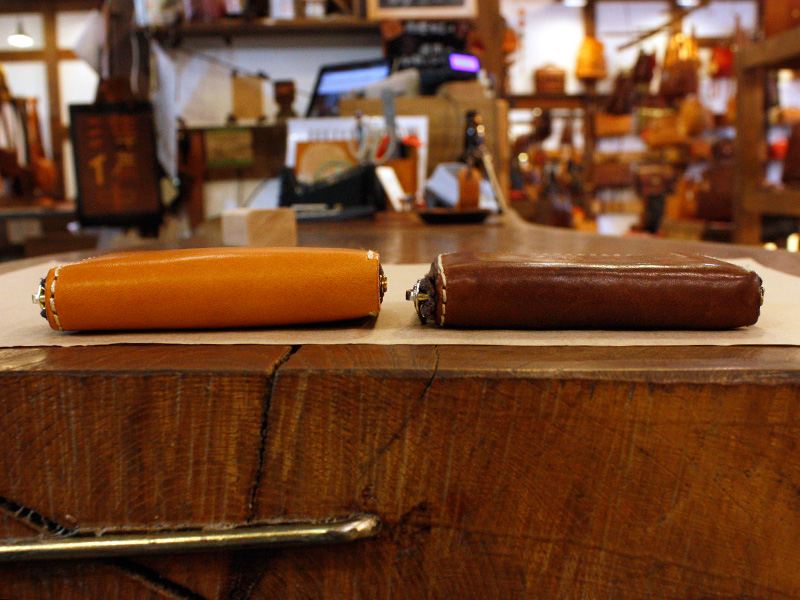 コンパクト財布(KK-59)キャメルのエイジングの様子その3