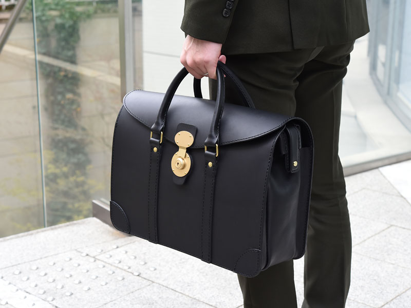 ラップフラップダレスバッグ(BJ-9) ブラックメンズ着用