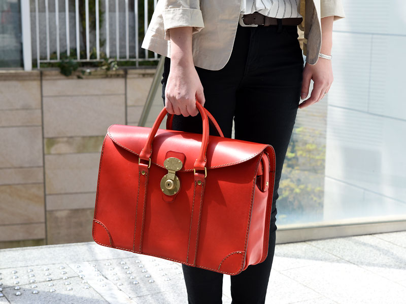 ラップフラップダレスバッグ(BJ-9) レッドレディース着用