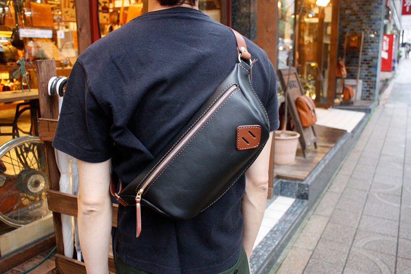 立体マチ・ボディバッグ(F-5) 仕様変更バージョン着用