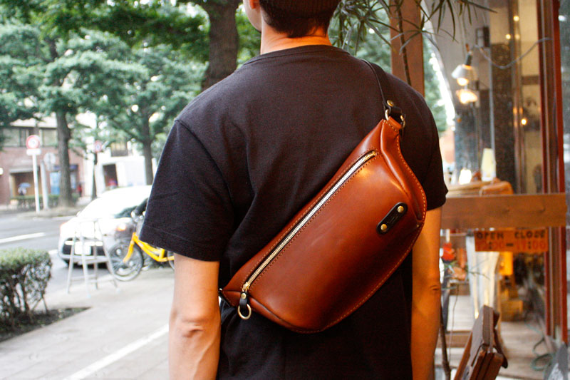 立体マチ・ボディバッグ(F-5) 仕様変更バージョン着用2