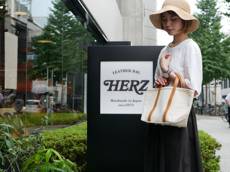 手持ちキャンバストート(ND-TOTE3) Sサイズレディース着用2