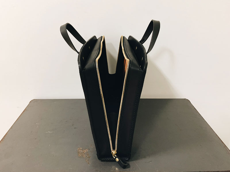 二本手ビジネス ファスナー下部