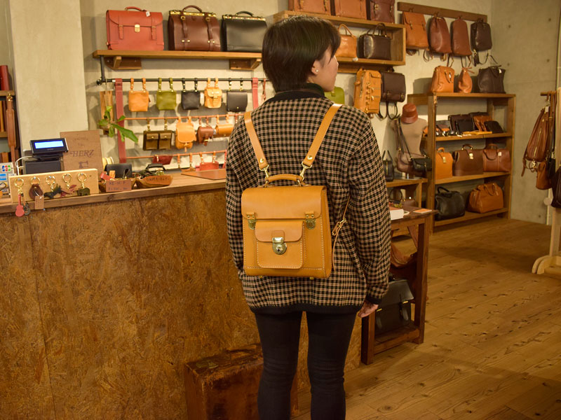 パルトネルミニリュック(TB-1944) レディース着用