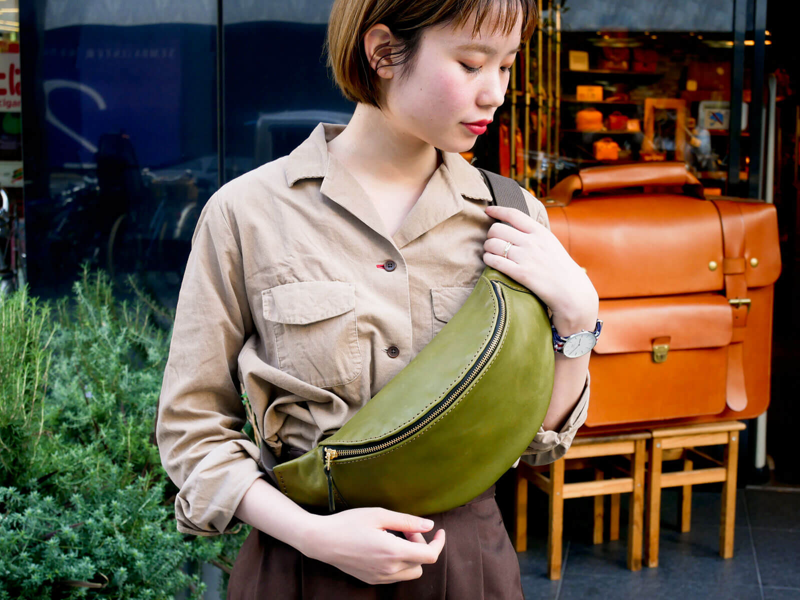 大西着用ボディバッグ