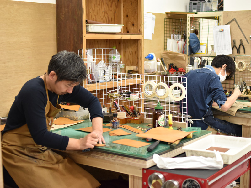 ヘルツオンラインショップ年始の制作風景1