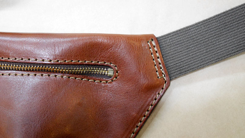 うすマチボディバッグ ストラップ付け根