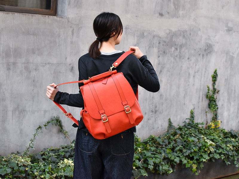 棒屋根クラシックリュック(R-153) レッドレディース着用2