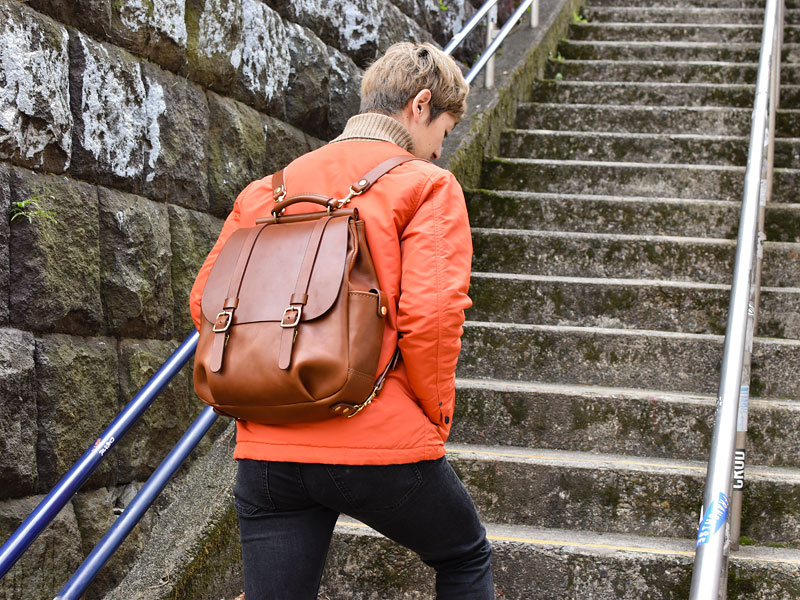 棒屋根クラシックリュック(R-153) チョコメンズ着用3