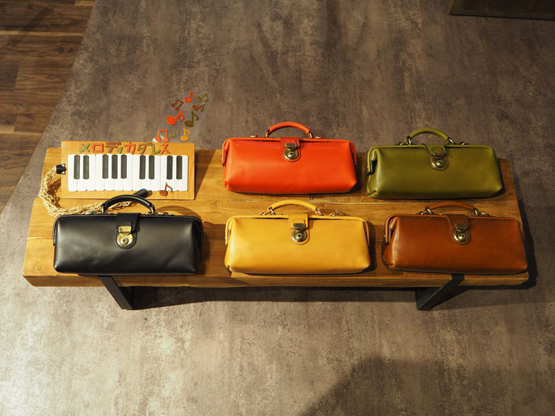 メロディカダレス 革色展開