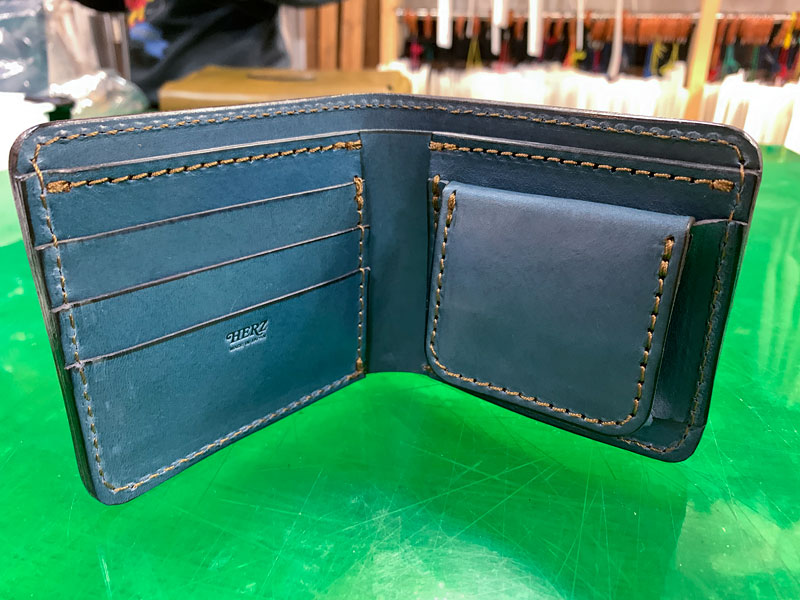 デニムブルー 新品の財布 見開き