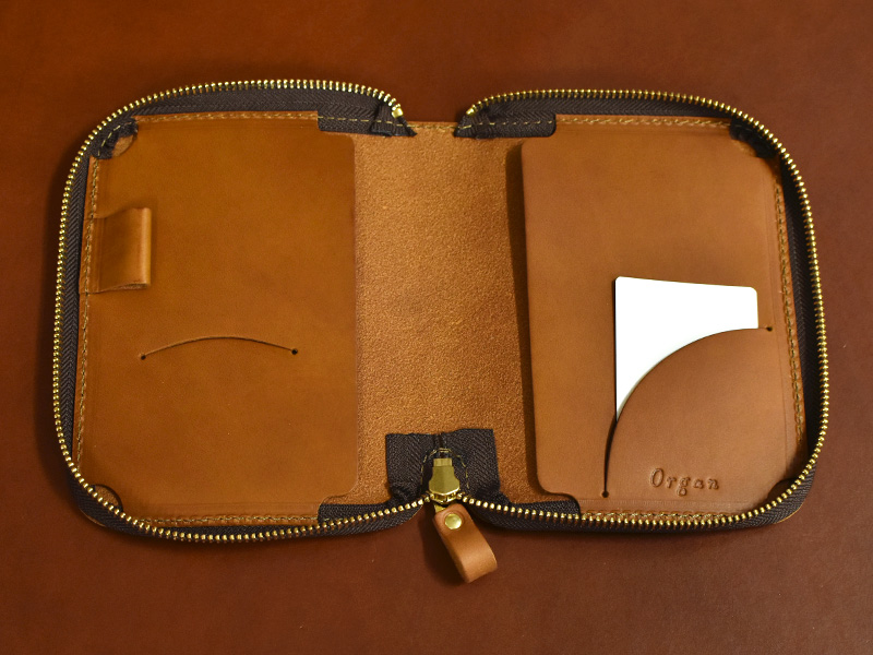 ファスナーブックケース(GS-37)SWを開いた様子