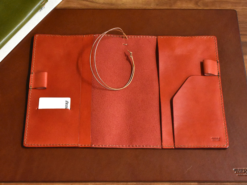 ほぼ日手帳カバー(KB-104)Mを開いた様子