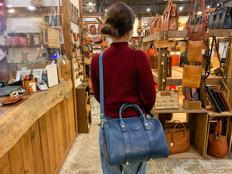 ファスナータイプ・ボストンバッグ(V-23) レディース着用