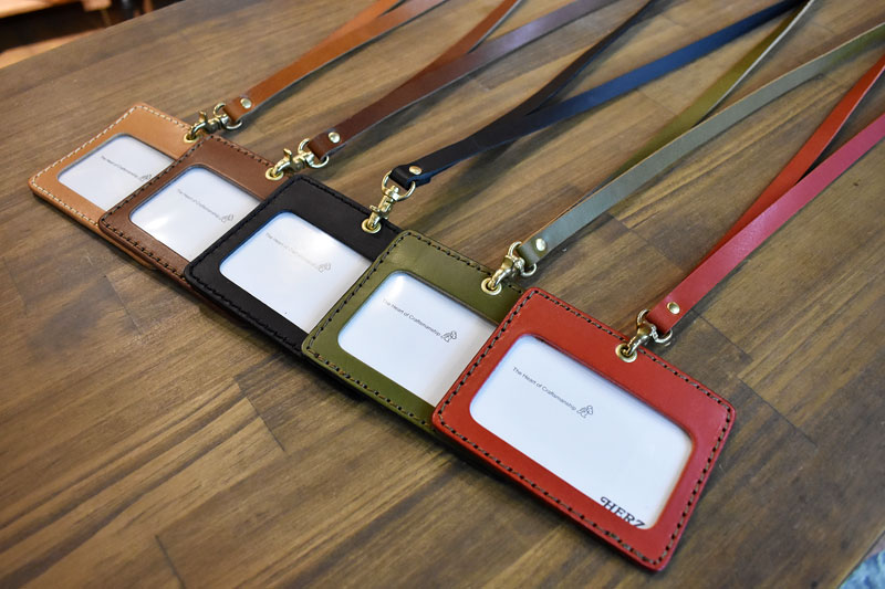 IDホルダーとストラップ