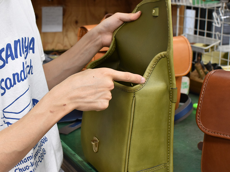 コンパクトスクエアリュック(MB-2103)フラップの様子