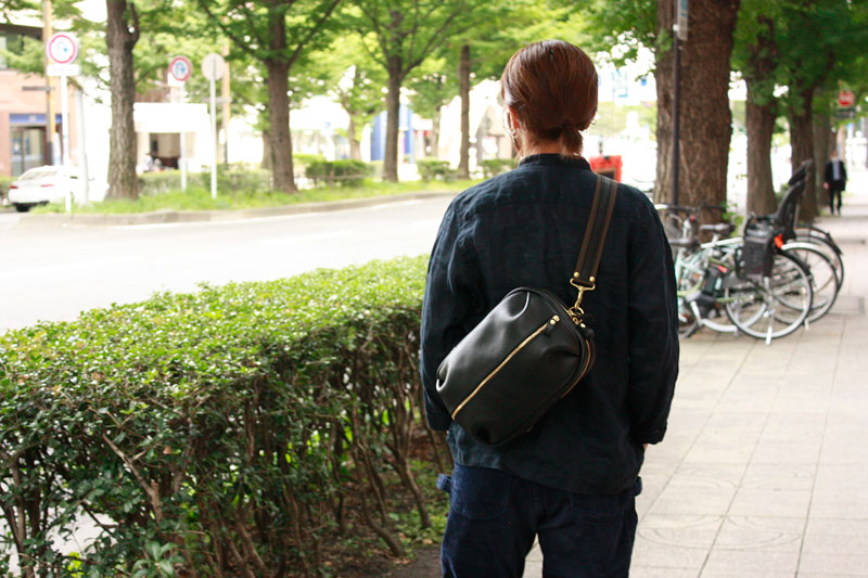 立体ポケットボディバッグ(F-9) レディース着用