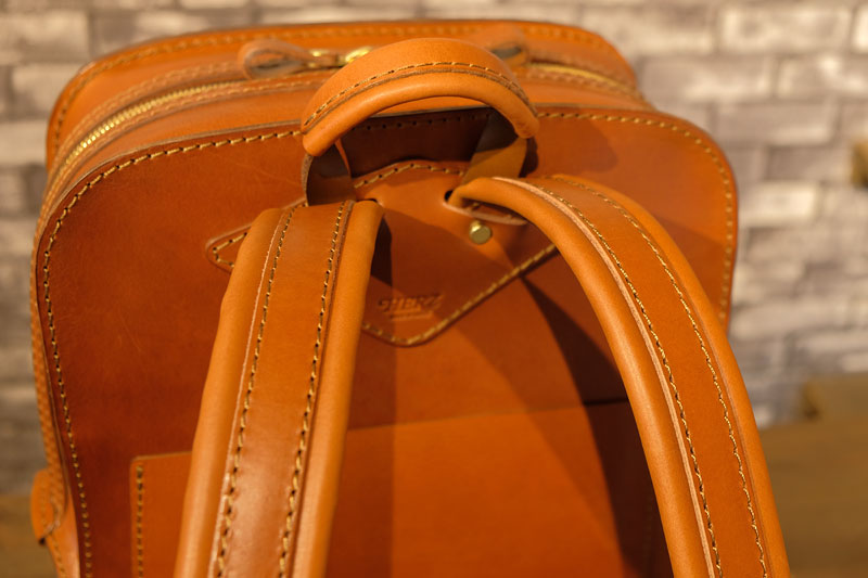 パフトゥリュック 後面上部