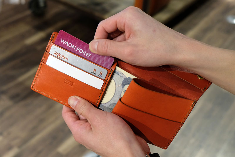 平ら財布 カード取り出し