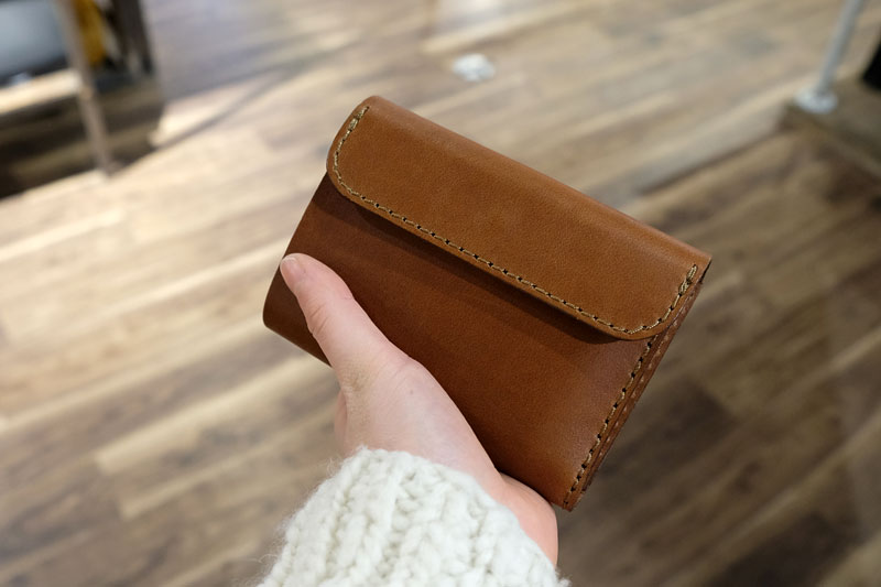 ミドルライトウォレット サイズ感