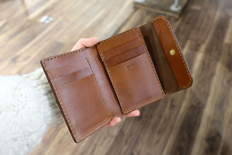 ミドルライトウォレット カード入れ