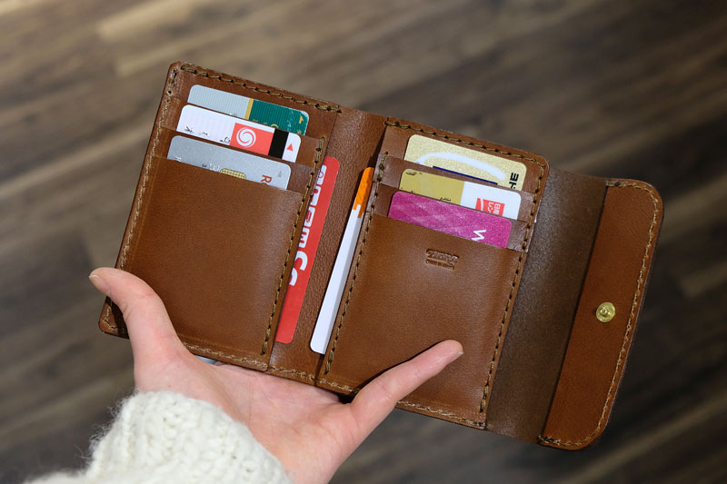 ミドルライトウォレット カード収納