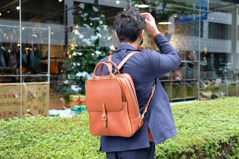 アニバーサリートートリュック メンズ着用